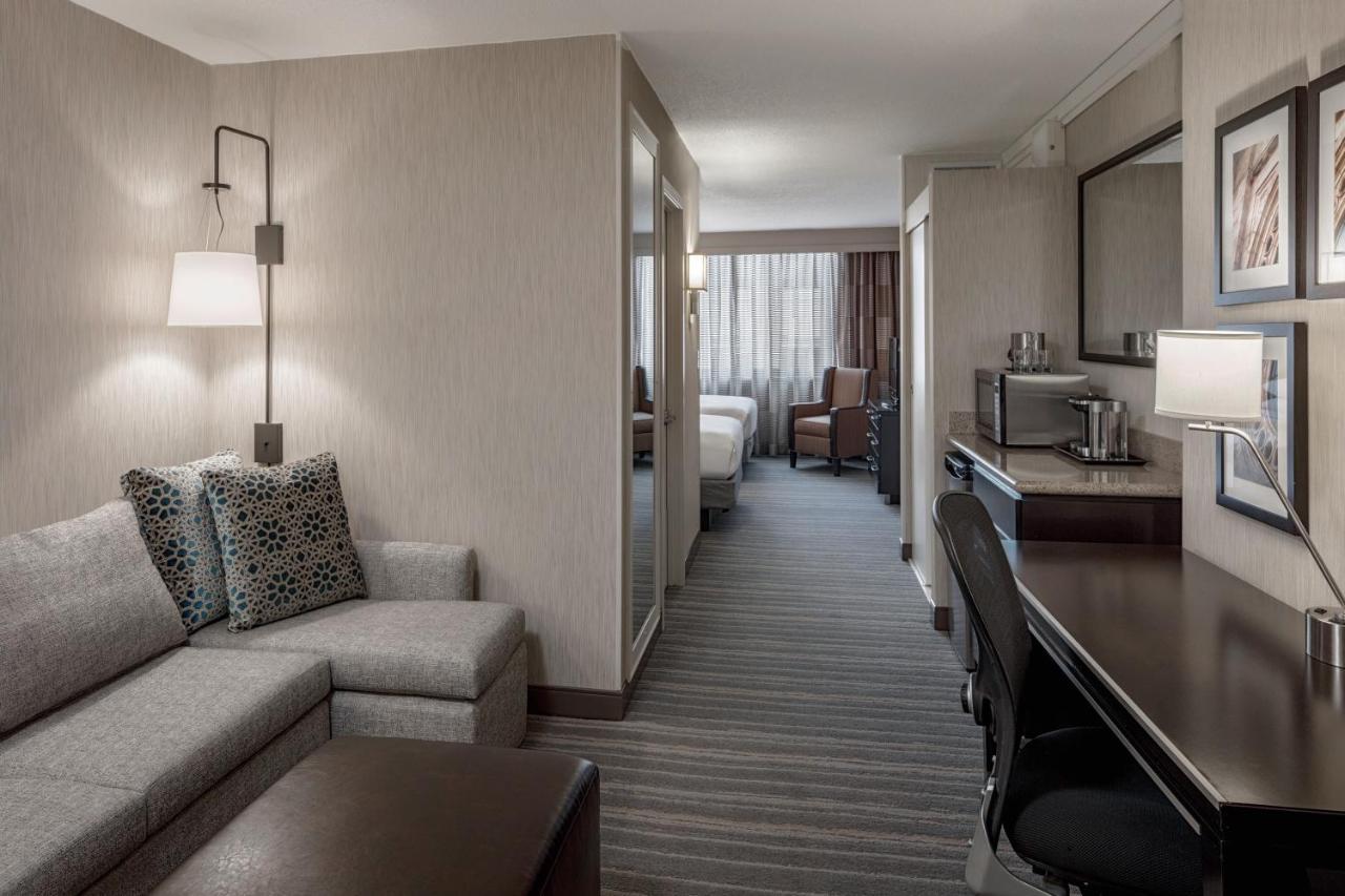 Doubletree Suites By Hilton Minneapolis Downtown Exterior photo