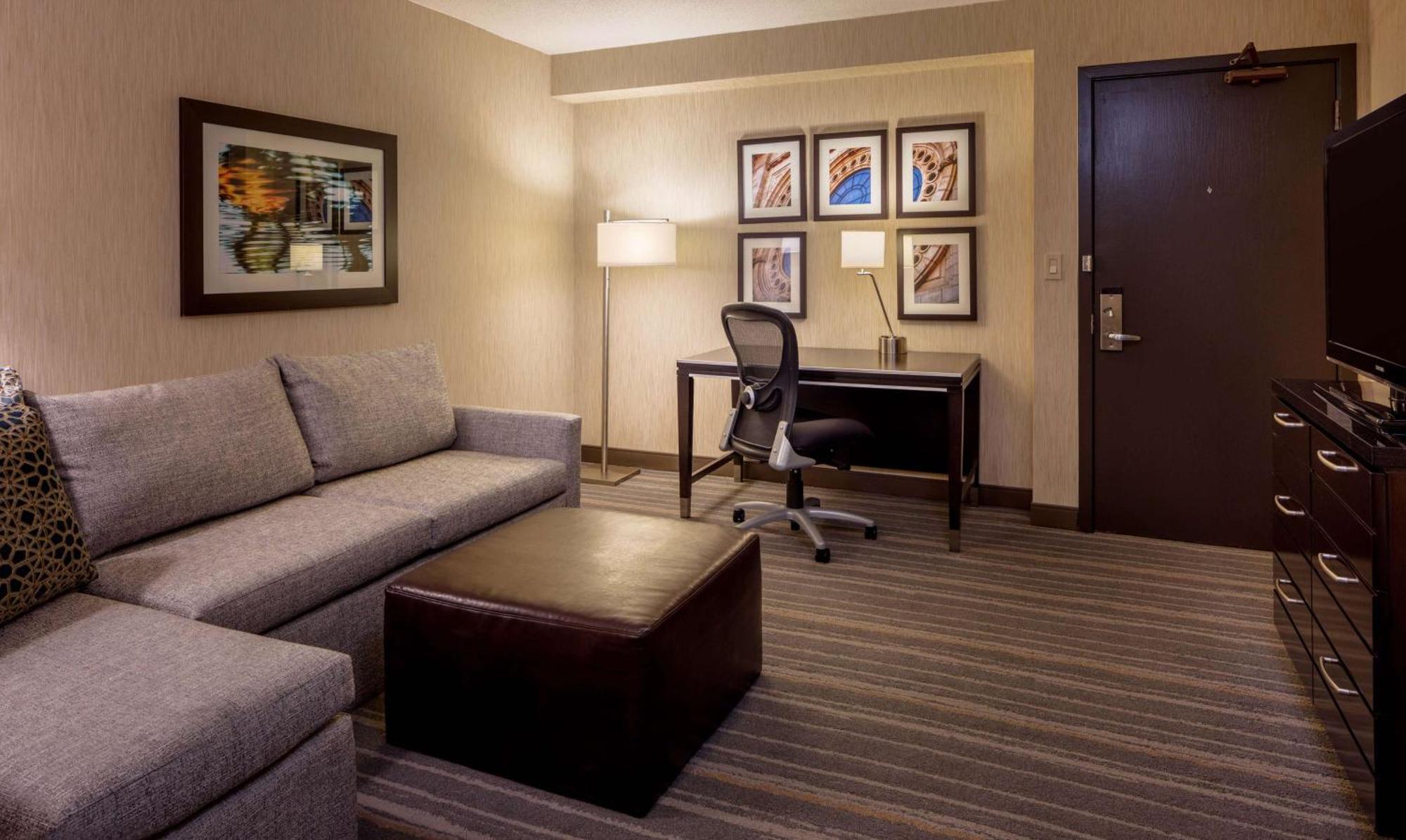 Doubletree Suites By Hilton Minneapolis Downtown Exterior photo