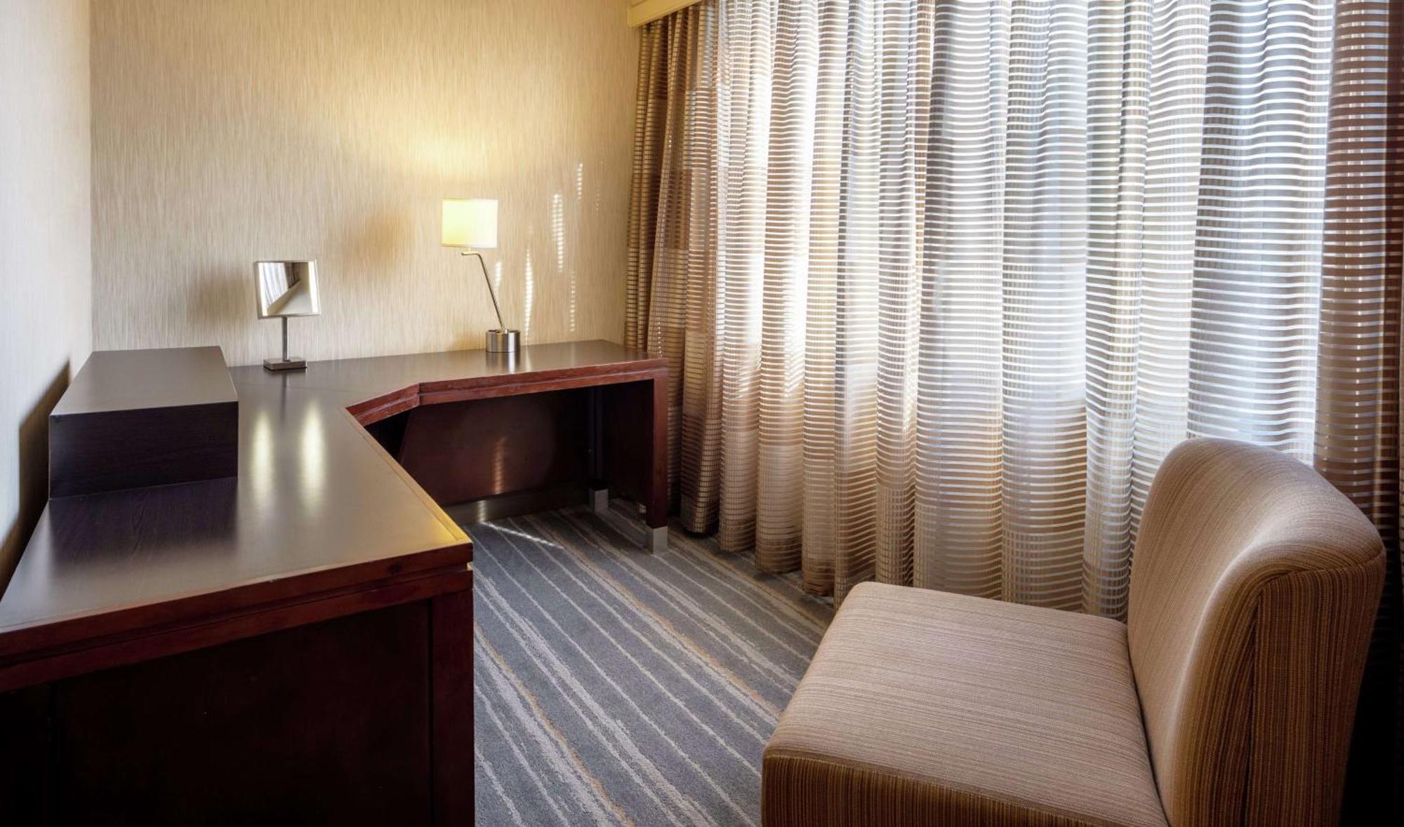 Doubletree Suites By Hilton Minneapolis Downtown Exterior photo