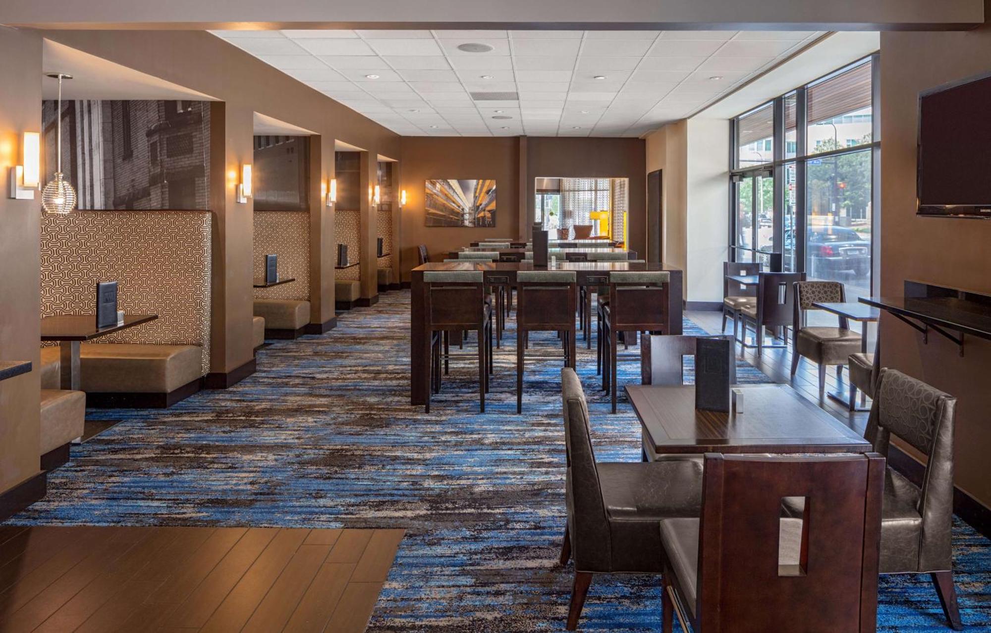 Doubletree Suites By Hilton Minneapolis Downtown Exterior photo