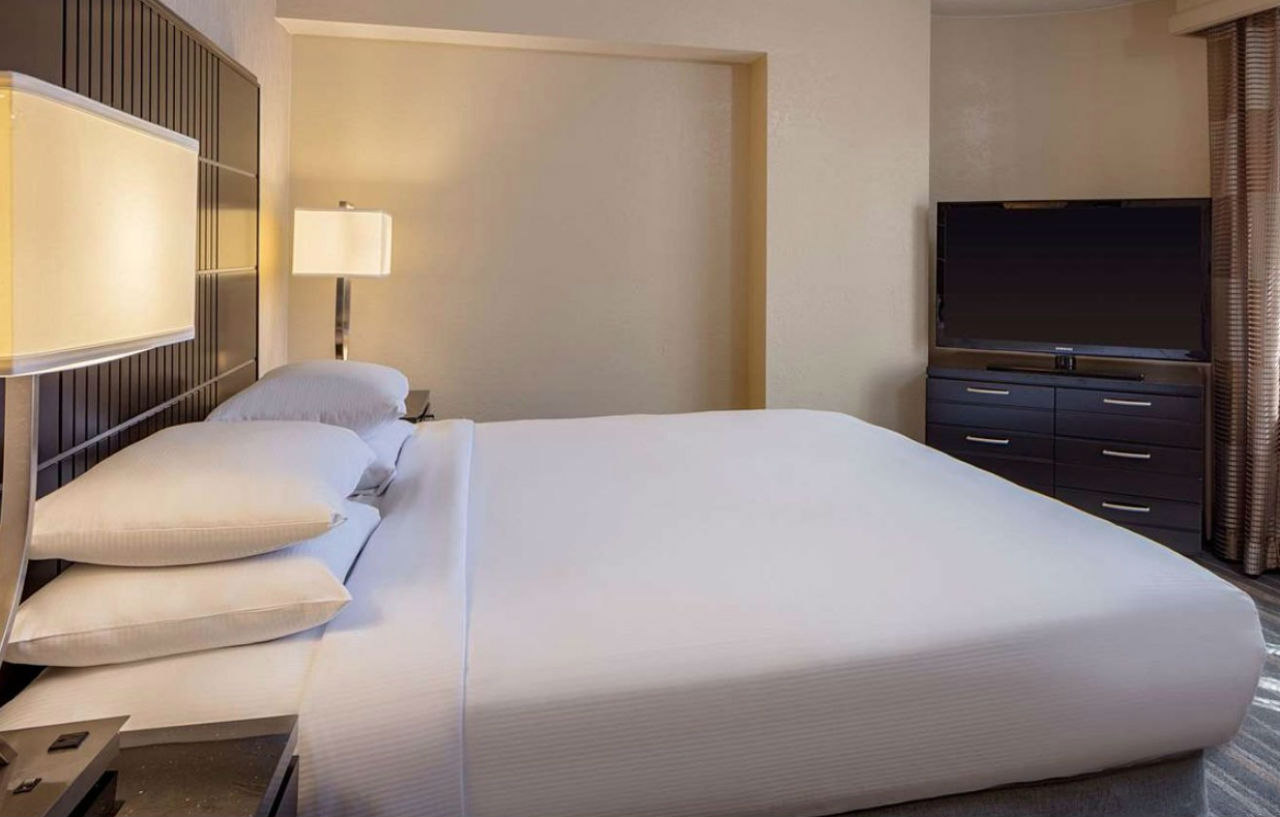 Doubletree Suites By Hilton Minneapolis Downtown Exterior photo